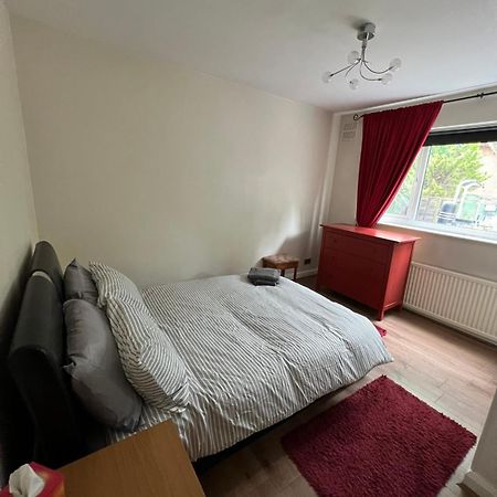 20Mins To Bakerst, Harry Potter & Wembley Stadium! Apartman Northwood  Kültér fotó