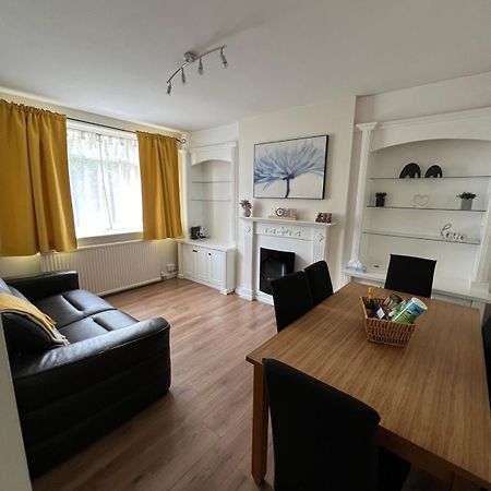 20Mins To Bakerst, Harry Potter & Wembley Stadium! Apartman Northwood  Kültér fotó